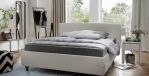 hellgraues Boxspringbett in modernem Schlafzimmer